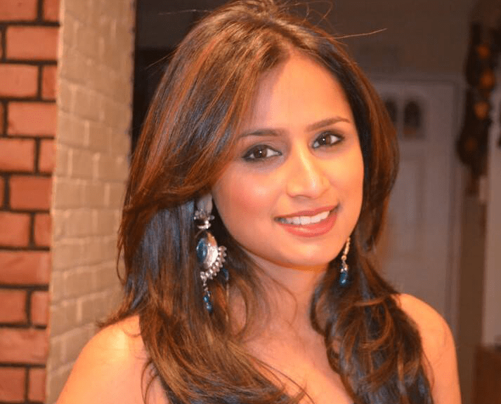 Tina Kundalia Singer Entertainer